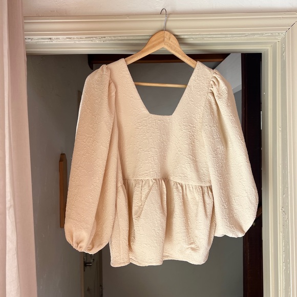 JUST Female cream textured blouse size Small Lisa Says Gah - Picture 7 of 8